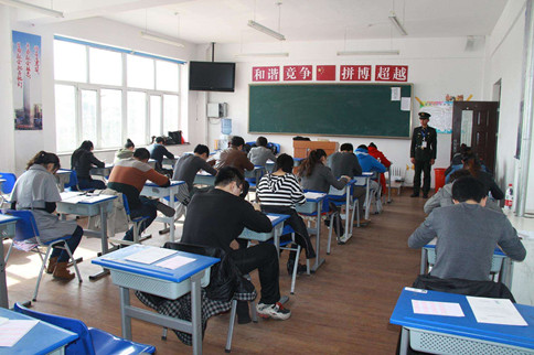 教師or公務(wù)員考哪個(gè)好，看完終于知道了！